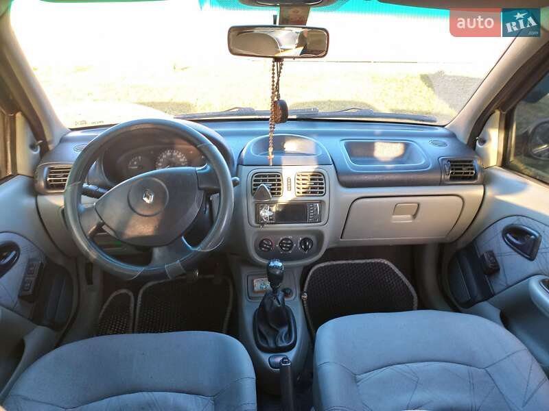 Седан Renault Symbol 2004 в Ивано-Франковске