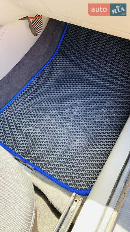 Седан Renault Thalia 2004 в Хусті