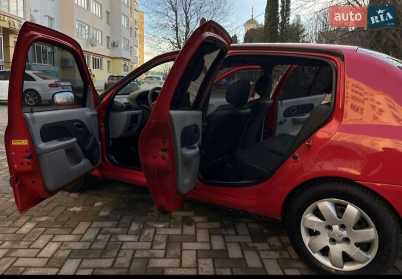 Хэтчбек Renault Thalia 2003 в Славуте