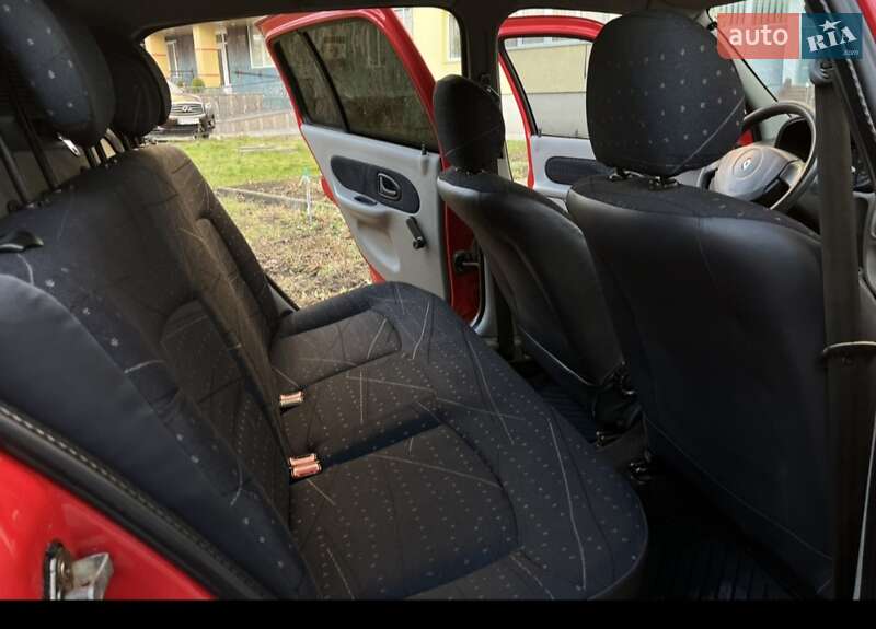 Хэтчбек Renault Thalia 2003 в Славуте