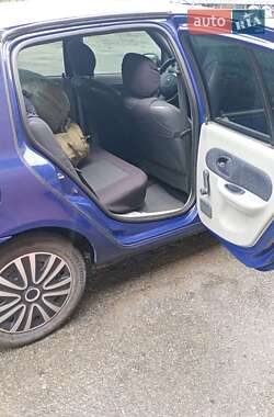 Седан Renault Thalia 2004 в 