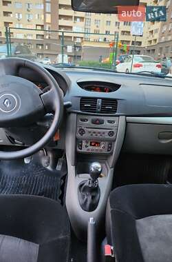 Седан Renault Thalia 2009 в 