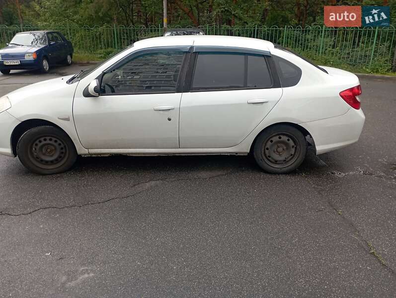Седан Renault Thalia 2011 в 