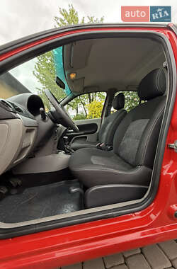 Седан Renault Thalia 2009 в 