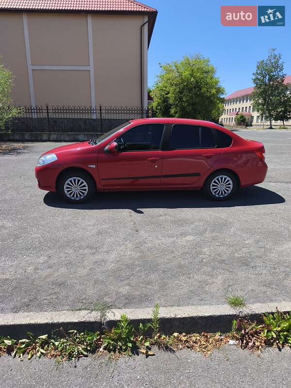 Седан Renault Thalia 2012 в Долині