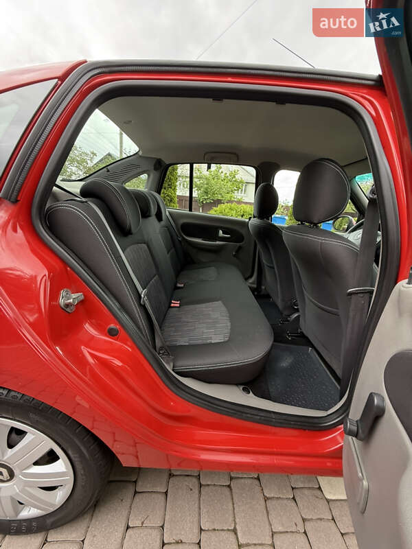 Седан Renault Thalia 2009 в Косове