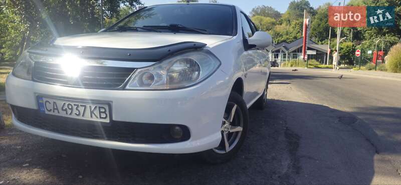 Renault Thalia 2012