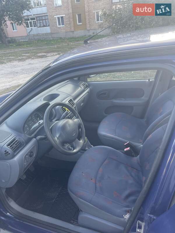 Седан Renault Thalia 2001 в Ватутино