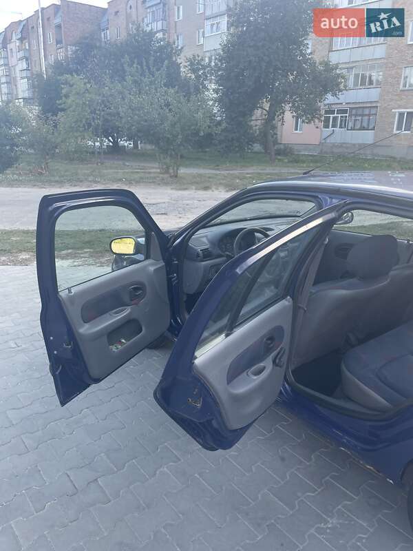 Седан Renault Thalia 2001 в Ватутино