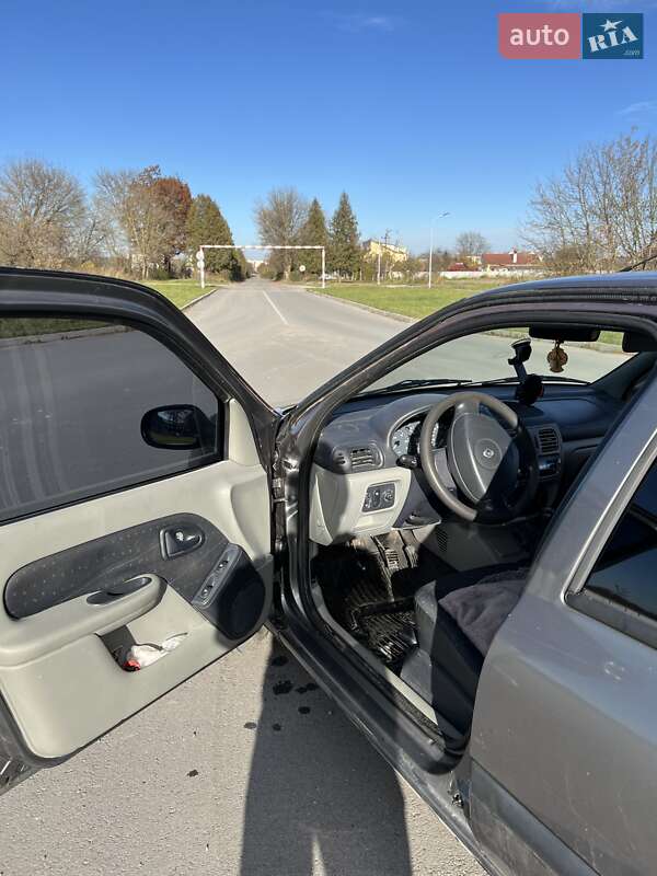 Седан Renault Thalia 2003 в Радехове