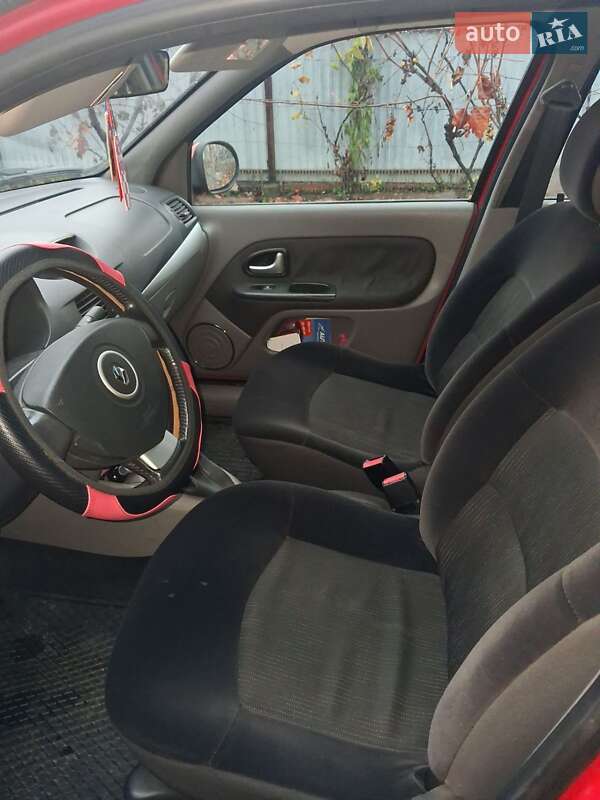 Седан Renault Thalia 2011 в Мукачево