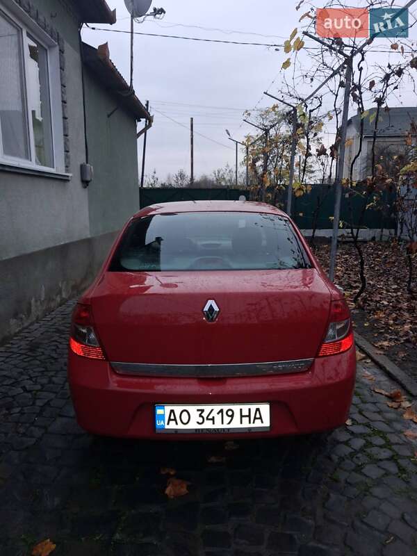 Седан Renault Thalia 2011 в Мукачево