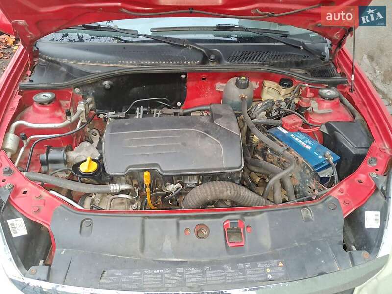 Седан Renault Thalia 2011 в Мукачево