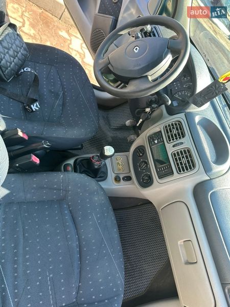 Седан Renault Thalia 2003 в Ровно