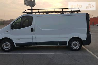 Грузопассажирский фургон Renault Trafic 2003 в Ужгороде