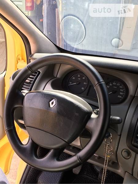Вантажопасажирський фургон Renault Trafic 2006 в Києві