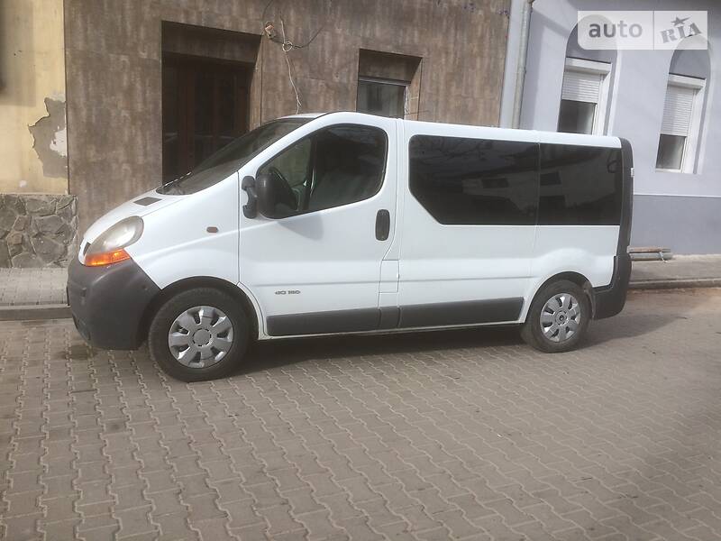 Мінівен Renault Trafic 2004 в Вижниці