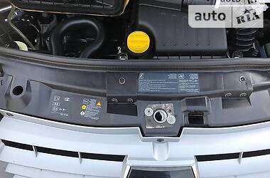 Вантажопасажирський фургон Renault Trafic 2014 в 