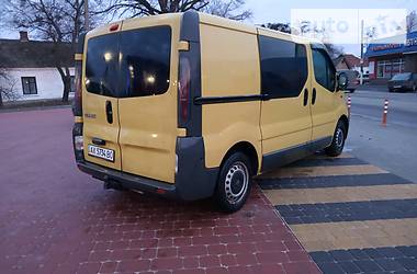 Вантажопасажирський фургон Renault Trafic 2006 в Полтаві