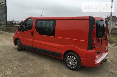 Вантажопасажирський фургон Renault Trafic 2011 в 