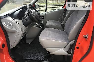 Вантажопасажирський фургон Renault Trafic 2011 в 