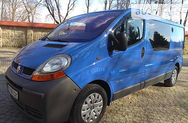 Вантажопасажирський фургон Renault Trafic 2003 в 