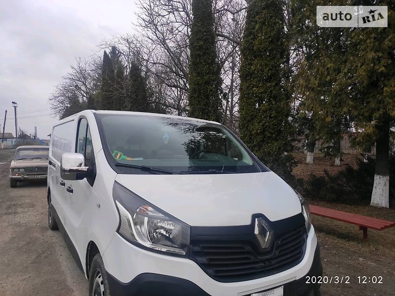 Вантажопасажирський фургон Renault Trafic 2015 в 