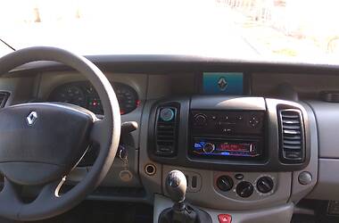 Вантажопасажирський фургон Renault Trafic 2003 в 