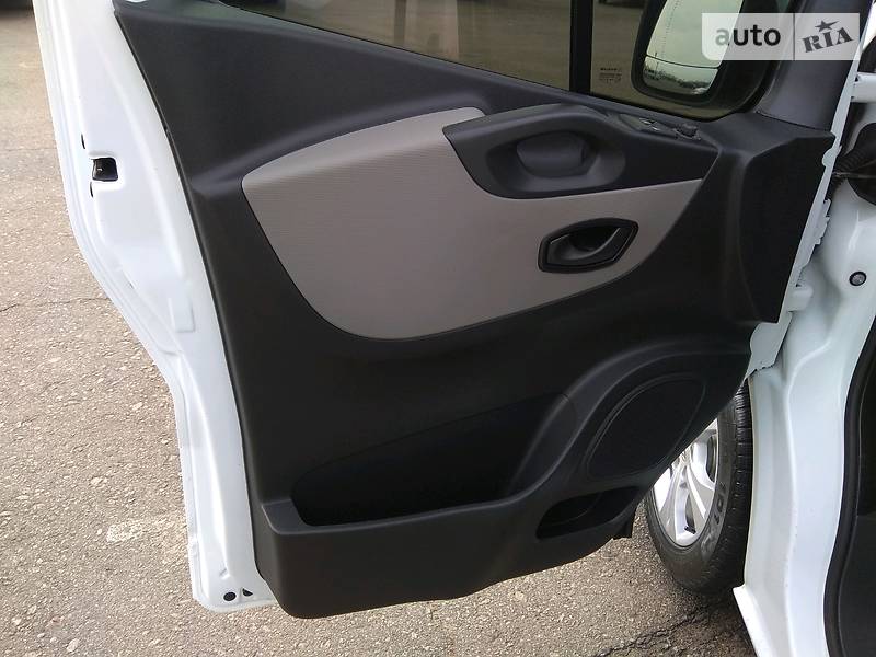 Вантажопасажирський фургон Renault Trafic 2016 в Бердичеві