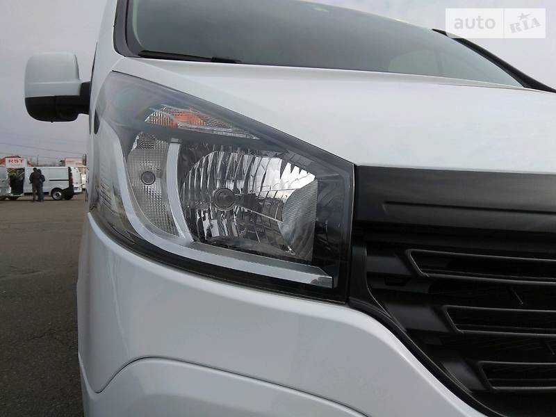 Вантажопасажирський фургон Renault Trafic 2016 в Бердичеві
