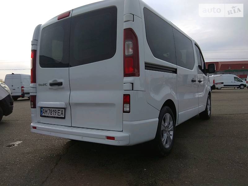 Вантажопасажирський фургон Renault Trafic 2016 в Бердичеві