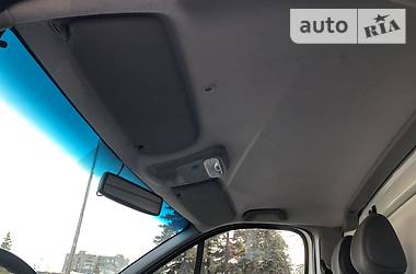 Вантажопасажирський фургон Renault Trafic 2013 в 