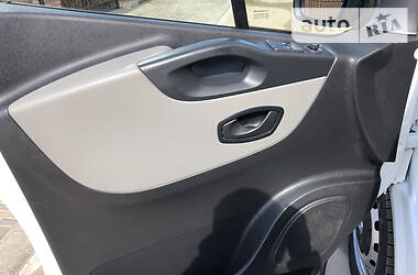 Вантажопасажирський фургон Renault Trafic 2017 в 