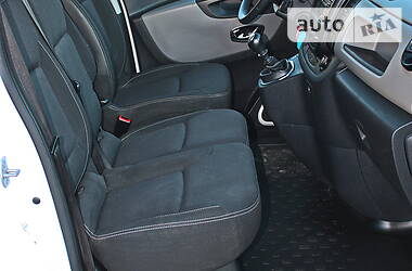 Вантажопасажирський фургон Renault Trafic 2016 в 