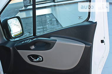 Вантажопасажирський фургон Renault Trafic 2016 в 