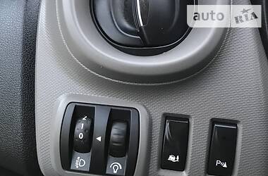 Вантажопасажирський фургон Renault Trafic 2015 в 