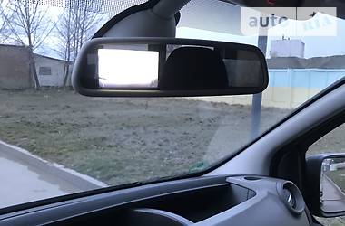 Вантажопасажирський фургон Renault Trafic 2015 в 