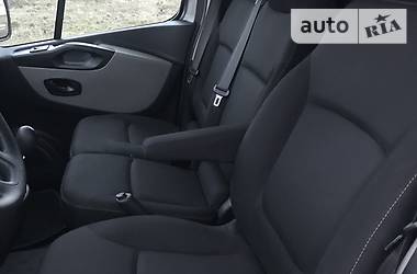 Вантажопасажирський фургон Renault Trafic 2015 в 