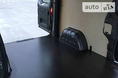 Вантажопасажирський фургон Renault Trafic 2015 в 
