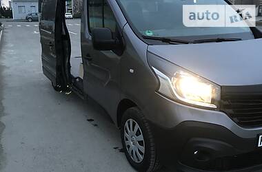 Вантажопасажирський фургон Renault Trafic 2015 в 