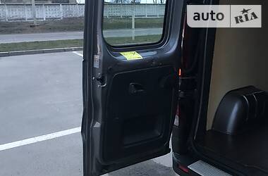 Вантажопасажирський фургон Renault Trafic 2015 в 