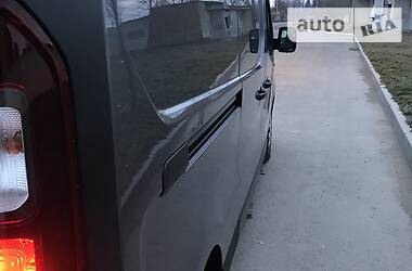 Вантажопасажирський фургон Renault Trafic 2015 в 