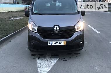Вантажопасажирський фургон Renault Trafic 2015 в 