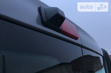 Вантажопасажирський фургон Renault Trafic 2015 в 