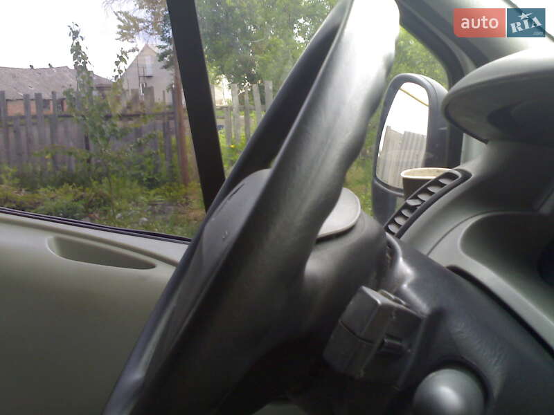 Грузопассажирский фургон Renault Trafic 2006 в Харькове