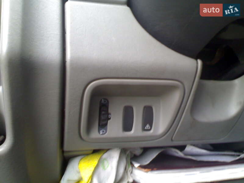 Грузопассажирский фургон Renault Trafic 2006 в Харькове