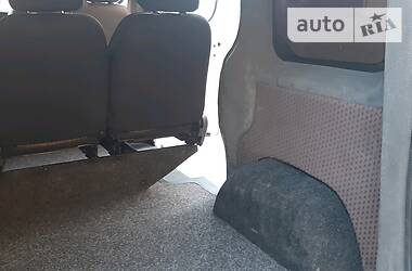 Вантажопасажирський фургон Renault Trafic 2005 в 