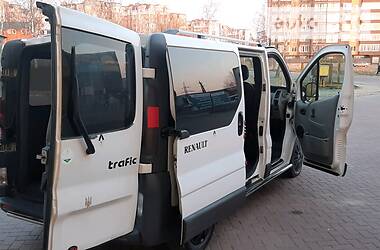 Вантажопасажирський фургон Renault Trafic 2005 в 