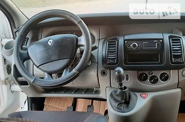 Вантажопасажирський фургон Renault Trafic 2005 в 