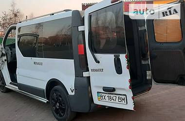 Вантажопасажирський фургон Renault Trafic 2005 в 